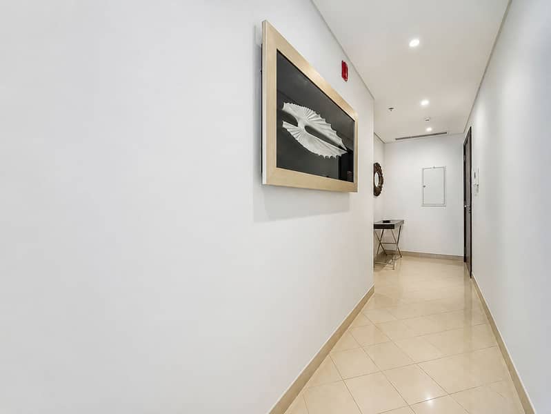 7 Luxury Dubai Apartment with Pool & Golf View
