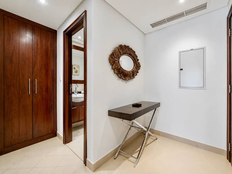8 Luxury Dubai Apartment with Pool & Golf View