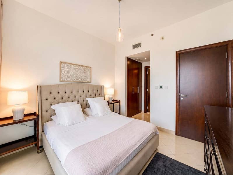 10 Luxury Dubai Apartment with Pool & Golf View