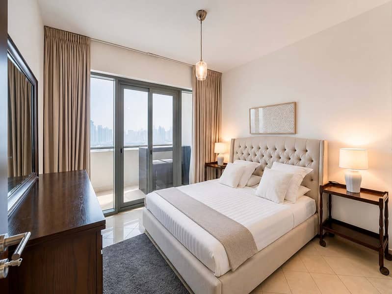 12 Luxury Dubai Apartment with Pool & Golf View