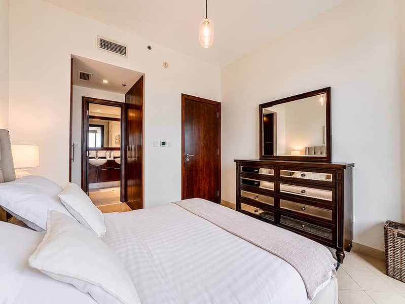 14 Luxury Dubai Apartment with Pool & Golf View
