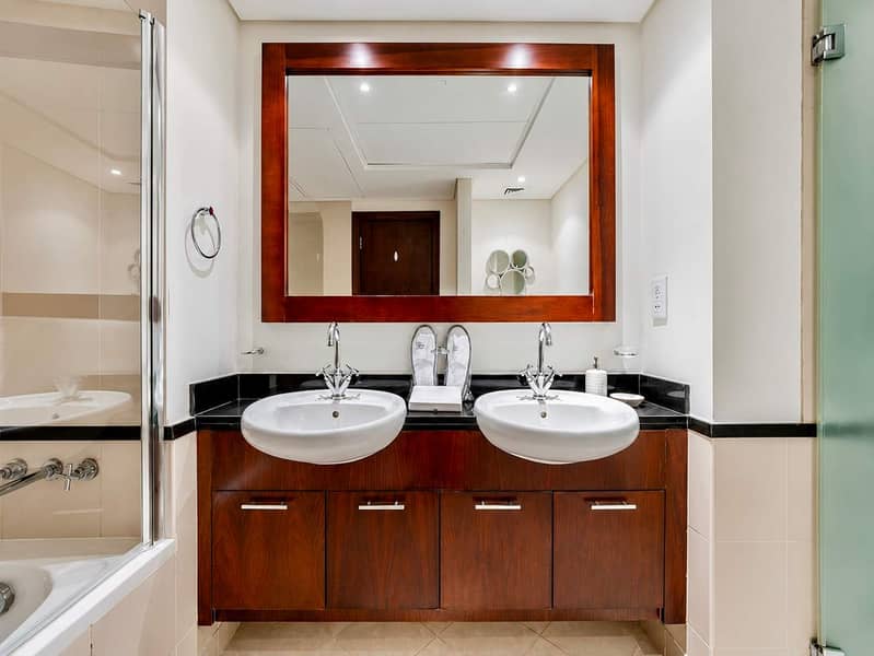 17 Luxury Dubai Apartment with Pool & Golf View