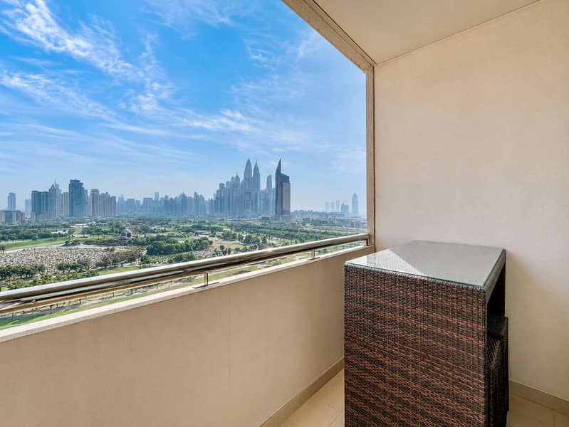 19 Luxury Dubai Apartment with Pool & Golf View
