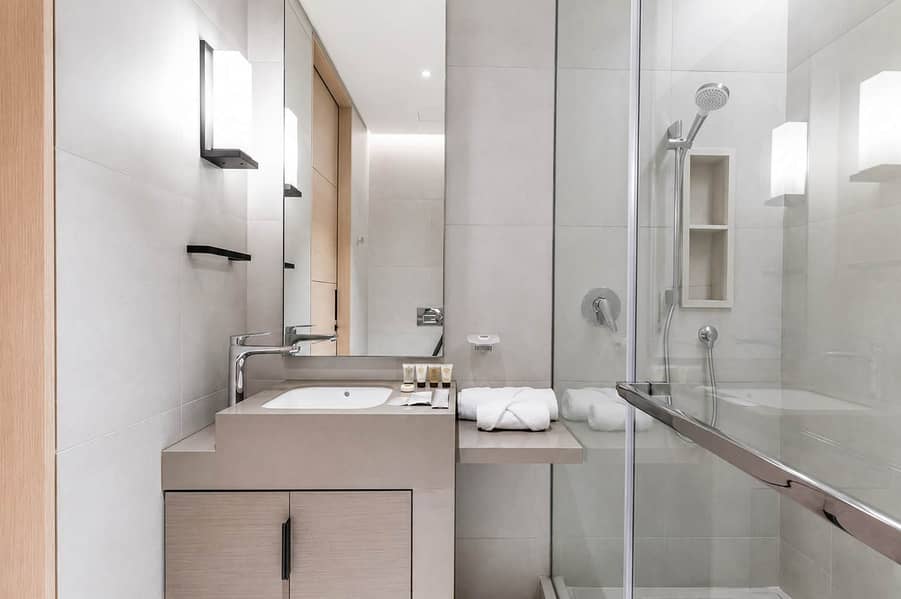 21 Luxury 2BR Apt. in Jumeirah Gate with Beach Access