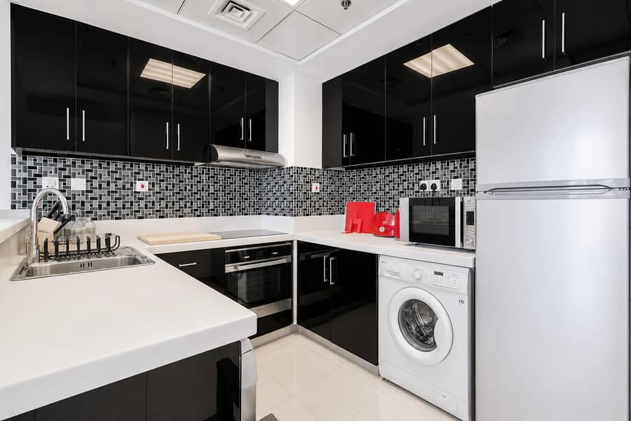 8 Botanica Tower 1BR: Beach, Pool & Gym Access!
