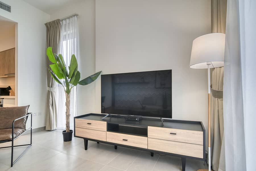 6 Luxury Dubai Hills Apt: Hot Tub, Gym & Pool Views