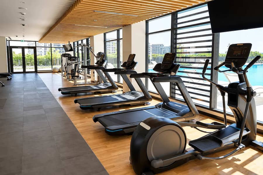 21 Luxury Dubai Hills Apt: Hot Tub, Gym & Pool Views