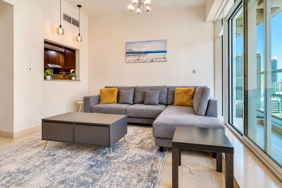 4 Dubai Marina Luxury: 3BR Apartment with Pool & Gym