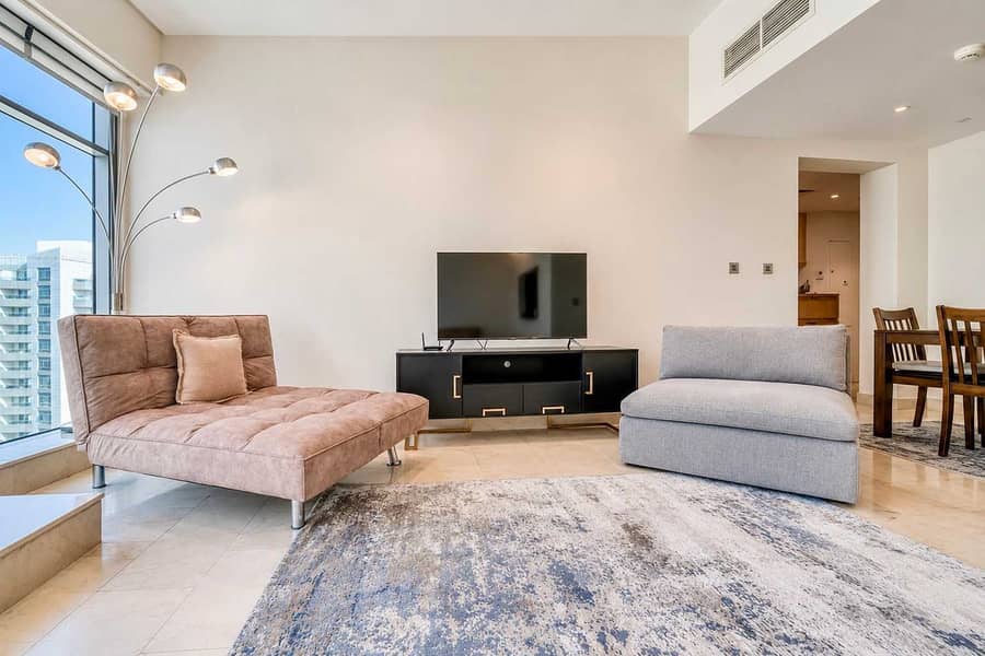 5 Dubai Marina Luxury: 3BR Apartment with Pool & Gym