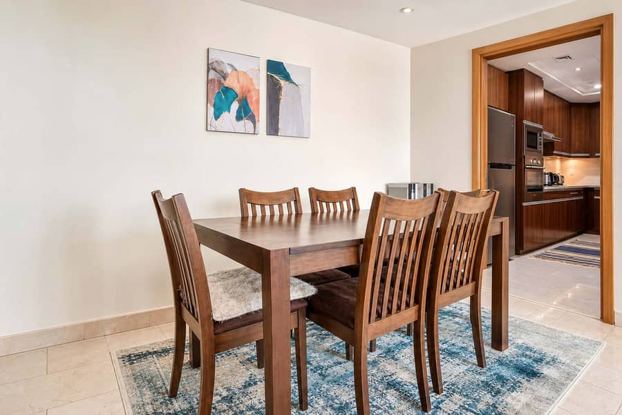 7 Dubai Marina Luxury: 3BR Apartment with Pool & Gym