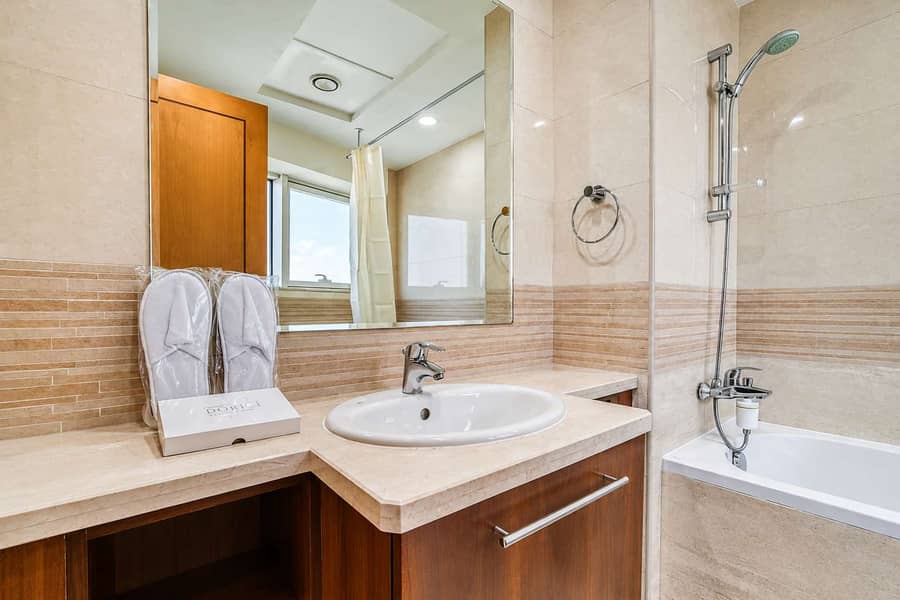 14 Dubai Marina Luxury: 3BR Apartment with Pool & Gym