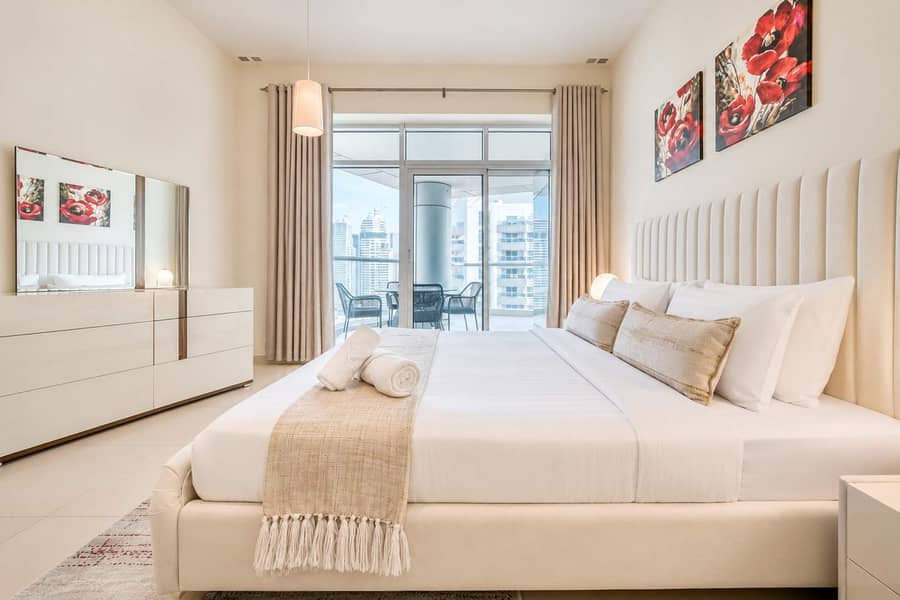 16 Dubai Marina Luxury: 3BR Apartment with Pool & Gym