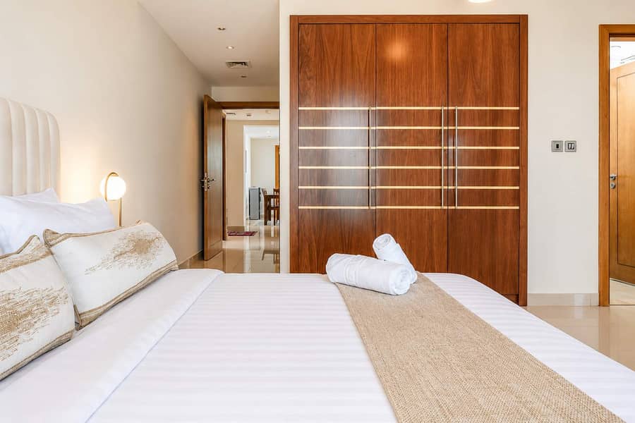 19 Dubai Marina Luxury: 3BR Apartment with Pool & Gym