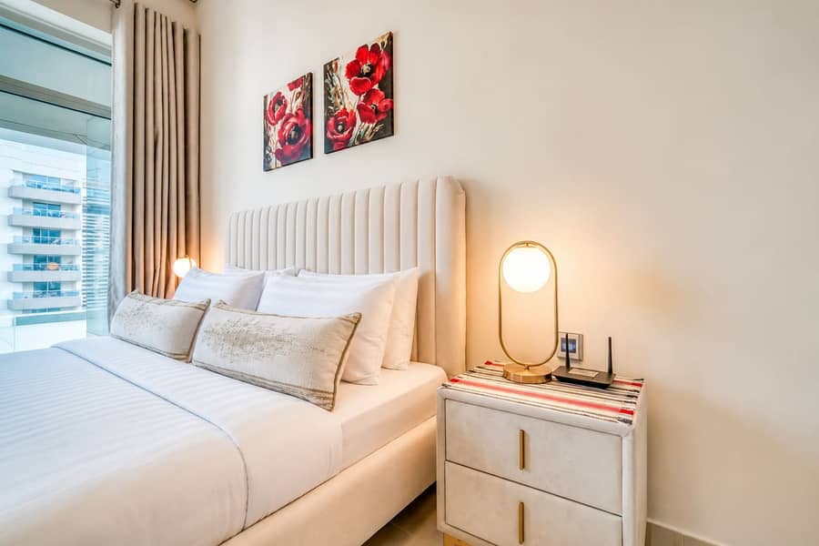 20 Dubai Marina Luxury: 3BR Apartment with Pool & Gym