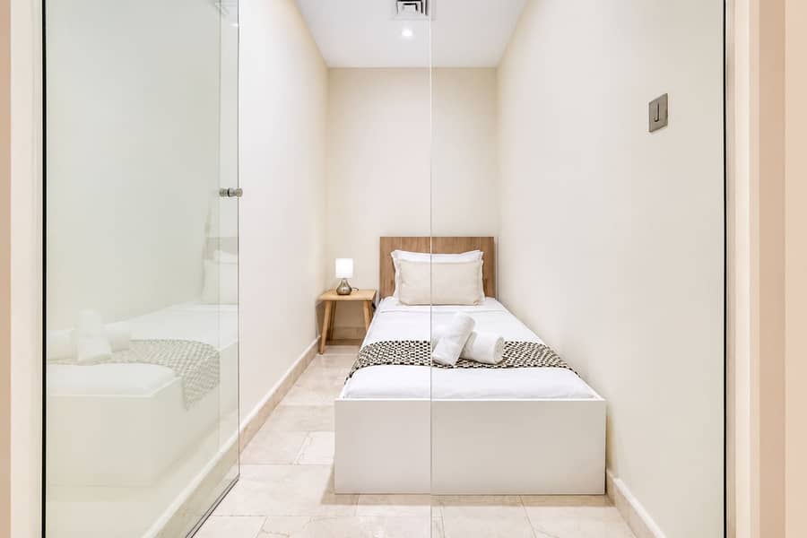 22 Dubai Marina Luxury: 3BR Apartment with Pool & Gym