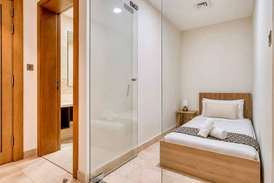 23 Dubai Marina Luxury: 3BR Apartment with Pool & Gym