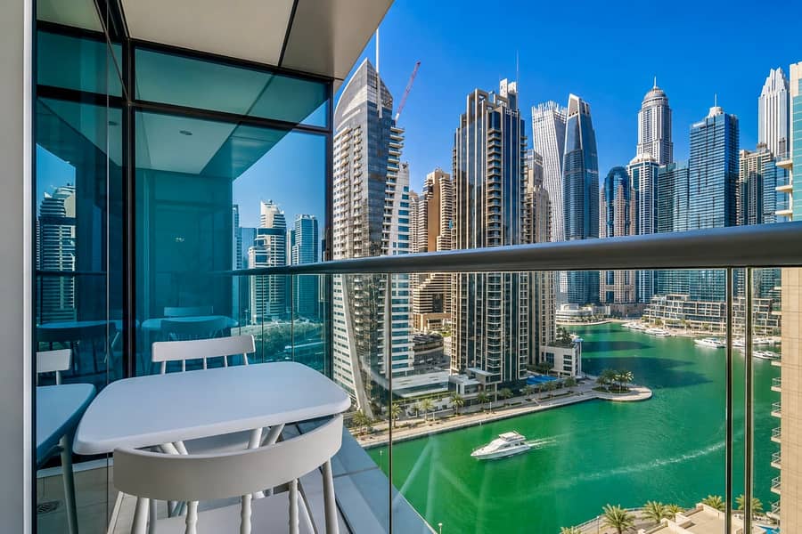25 Dubai Marina Luxury: 3BR Apartment with Pool & Gym