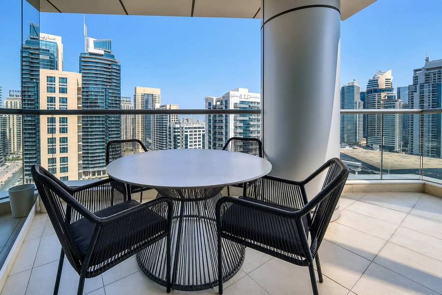 26 Dubai Marina Luxury: 3BR Apartment with Pool & Gym