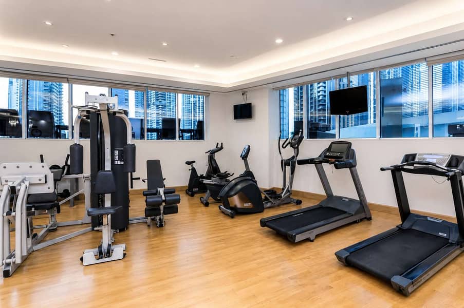29 Dubai Marina Luxury: 3BR Apartment with Pool & Gym