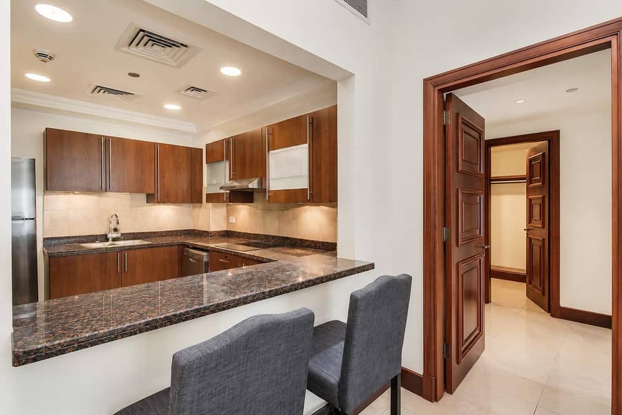 6 Palm Jumeirah Beach Access Apartment