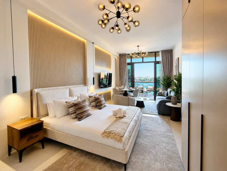 9 Palm Jumeirah Oceanfront Studio w/ Pool & Sea