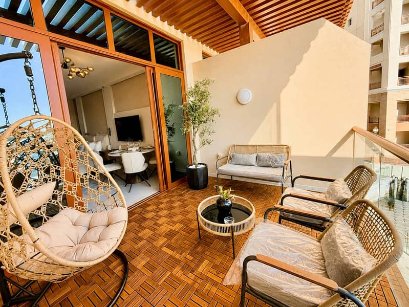 15 Palm Jumeirah Oceanfront Studio w/ Pool & Sea