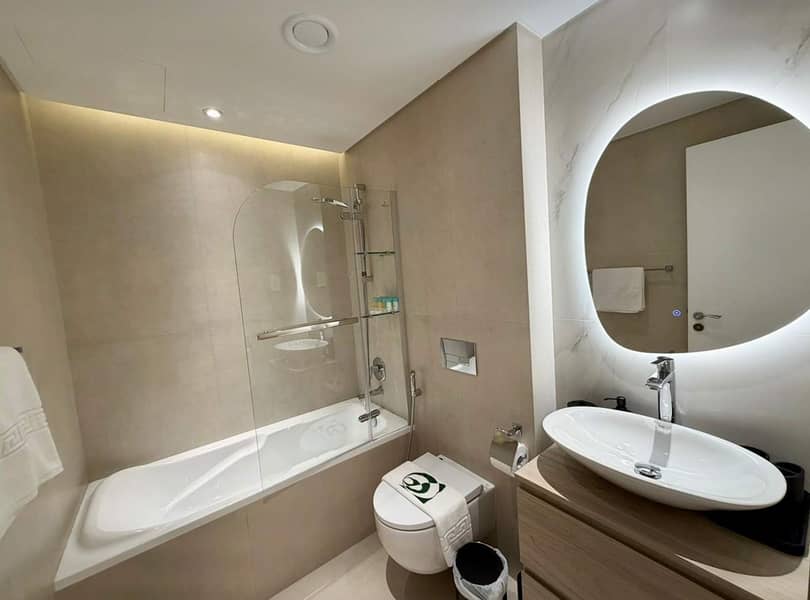 15 Elegant 3BR Apartment in Dubai Greens with Garden View