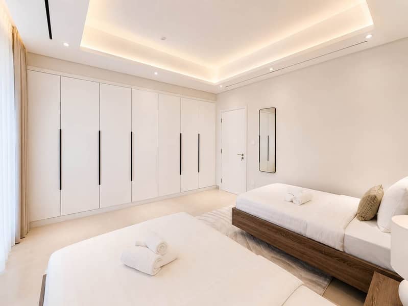 22 Elegant 3BR Apartment in Dubai Greens with Garden View