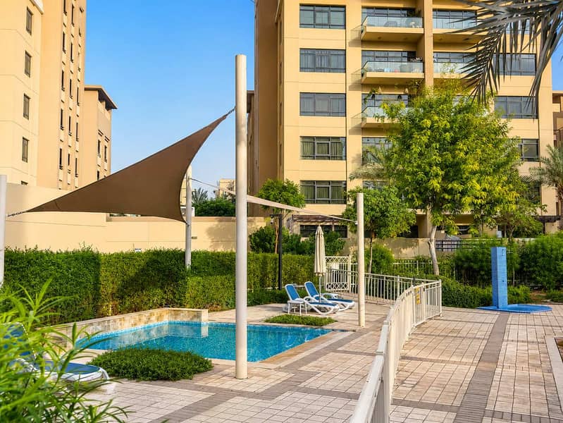 27 Elegant 3BR Apartment in Dubai Greens with Garden View