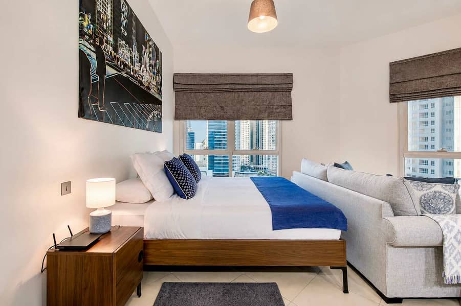 3 Dubai Studio: City Views, Pool & Gym Access