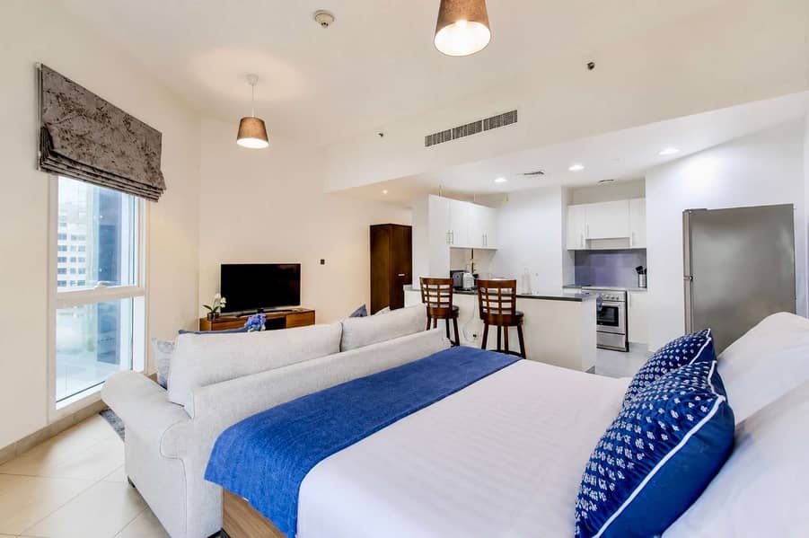 4 Dubai Studio: City Views, Pool & Gym Access