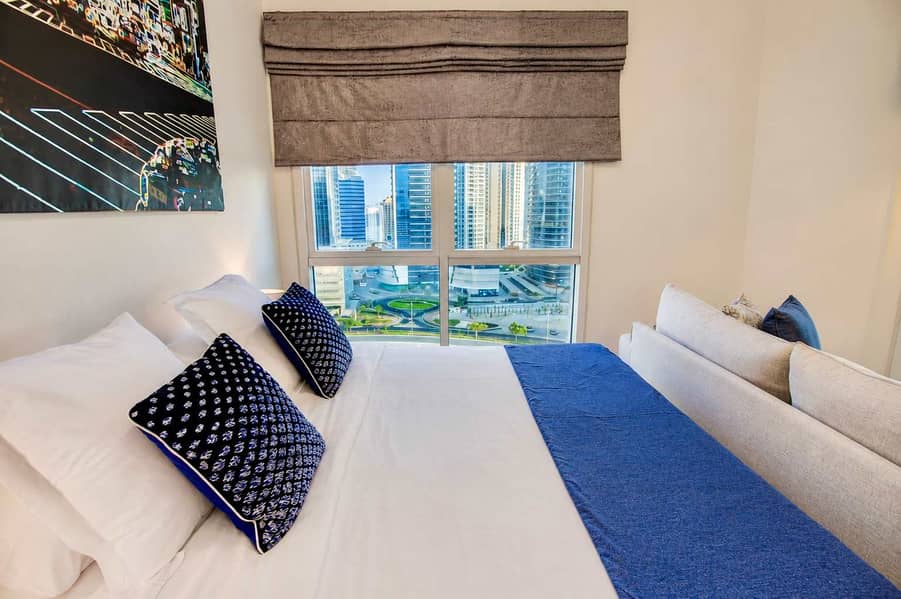 5 Dubai Studio: City Views, Pool & Gym Access