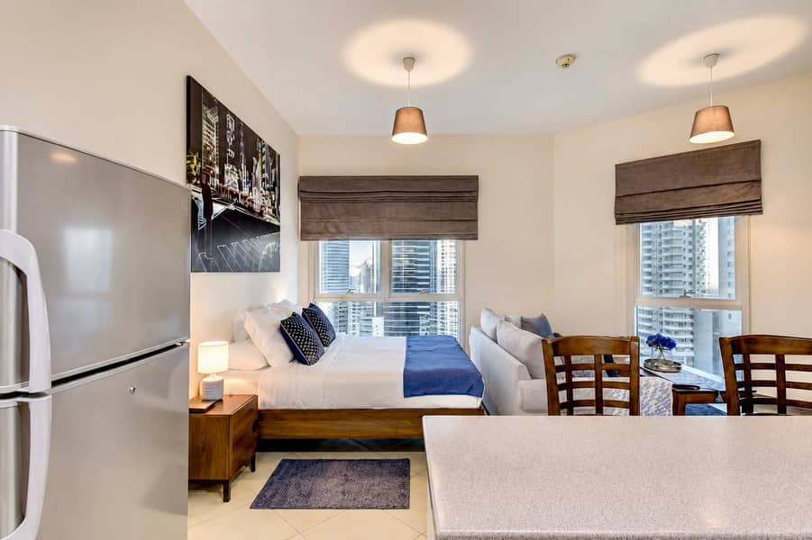 7 Dubai Studio: City Views, Pool & Gym Access