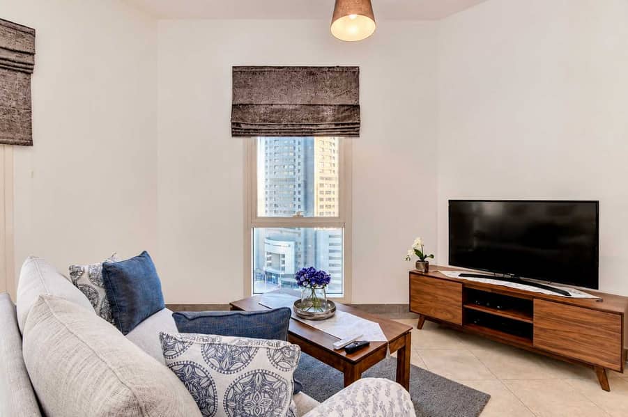 9 Dubai Studio: City Views, Pool & Gym Access
