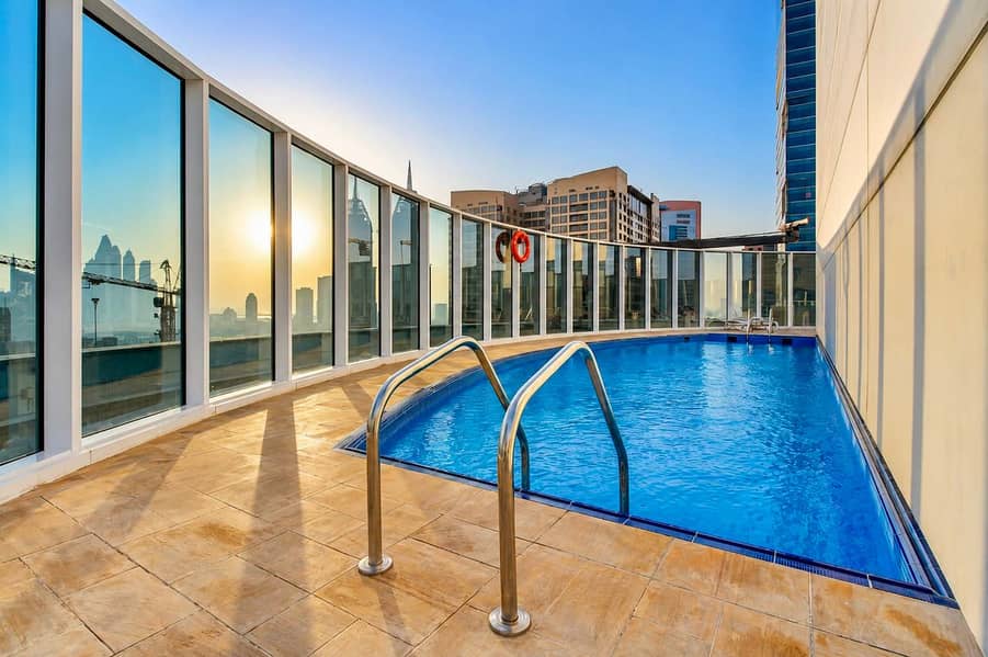 17 Dubai Studio: City Views, Pool & Gym Access