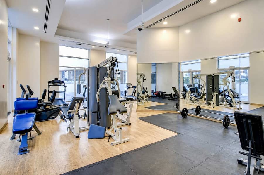 19 Dubai Studio: City Views, Pool & Gym Access