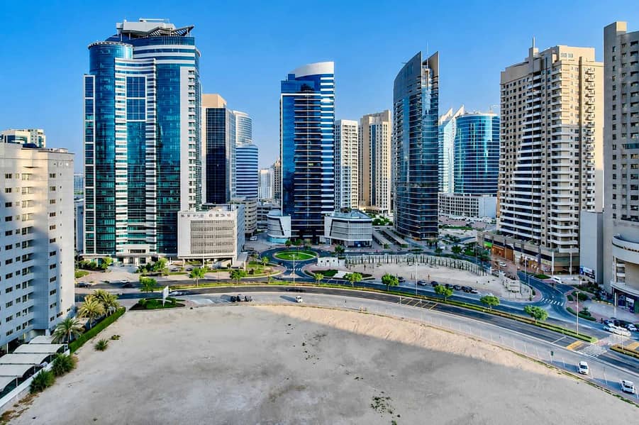 21 Dubai Studio: City Views, Pool & Gym Access