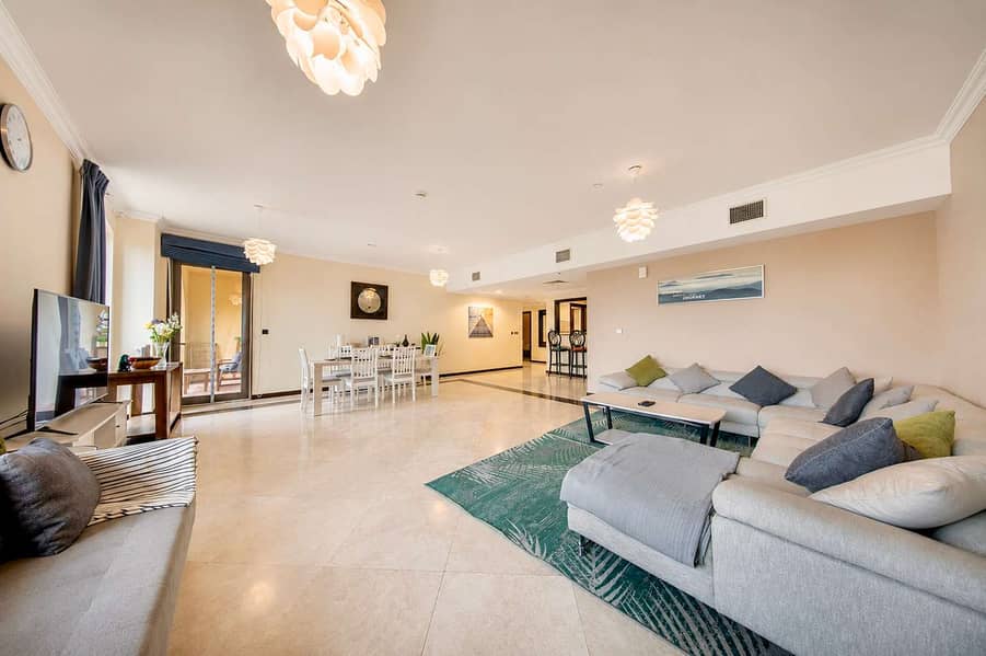 8 Luxury JBR Apartment: Beachfront Bliss & Stunning Views!