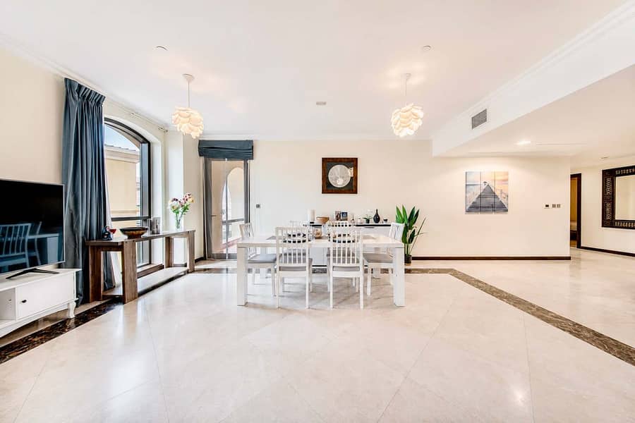 9 Luxury JBR Apartment: Beachfront Bliss & Stunning Views!