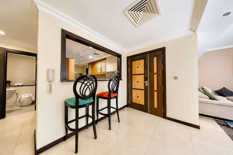 10 Luxury JBR Apartment: Beachfront Bliss & Stunning Views!