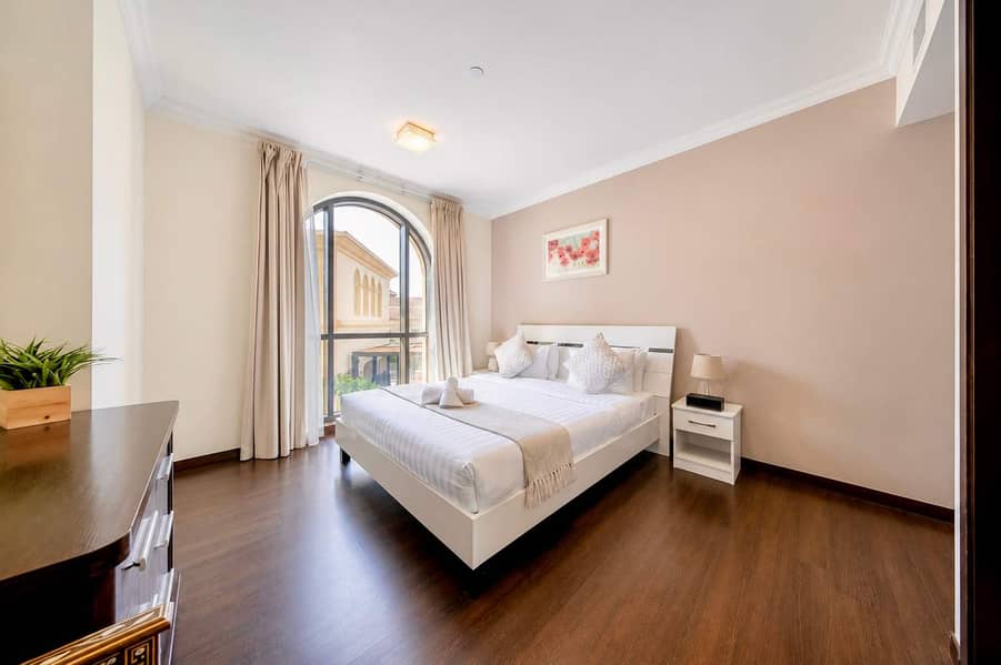14 Luxury JBR Apartment: Beachfront Bliss & Stunning Views!