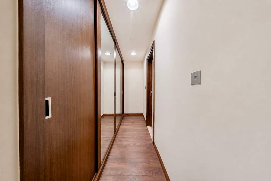 24 Luxury JBR Apartment: Beachfront Bliss & Stunning Views!