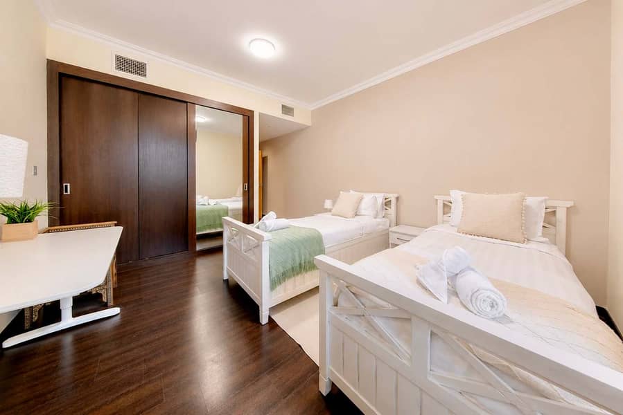 26 Luxury JBR Apartment: Beachfront Bliss & Stunning Views!