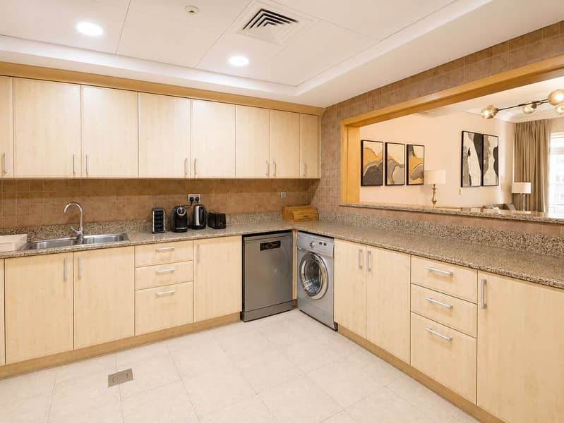 8 Newly Renovated Spacious Beachfront 2 Bed in Palm Jumeirah