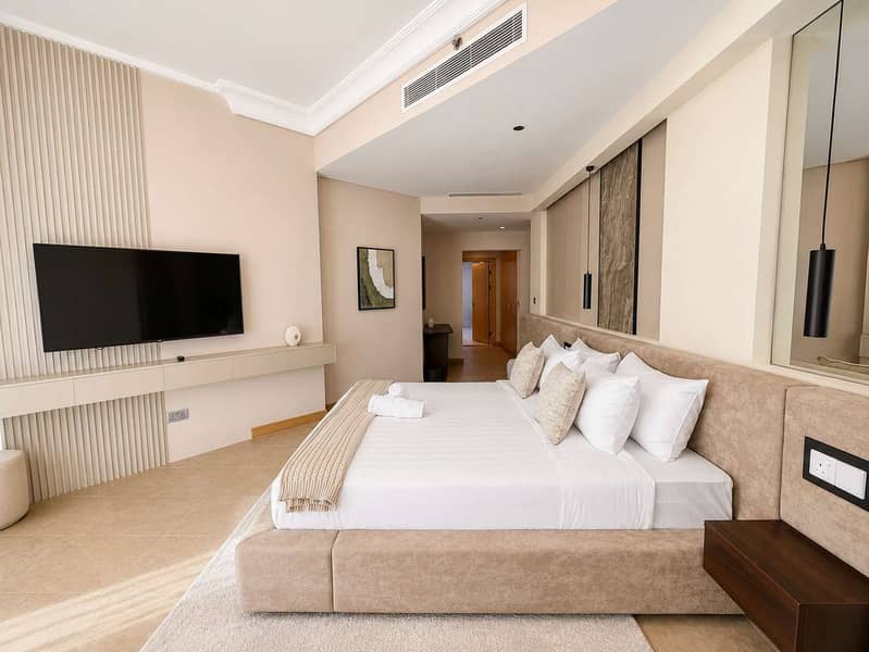 12 Newly Renovated Spacious Beachfront 2 Bed in Palm Jumeirah