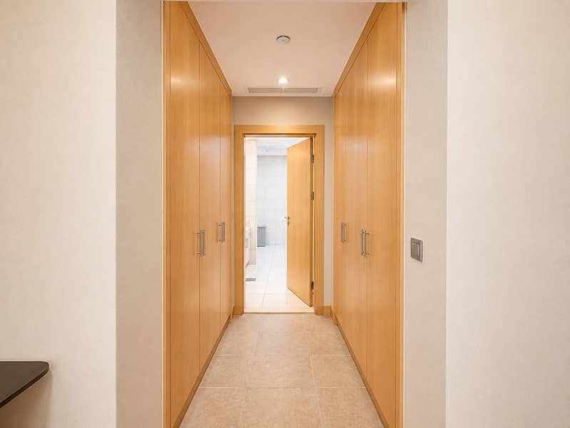 16 Newly Renovated Spacious Beachfront 2 Bed in Palm Jumeirah