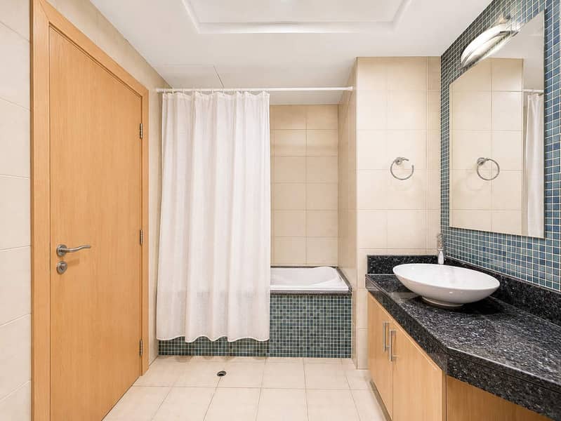 17 Newly Renovated Spacious Beachfront 2 Bed in Palm Jumeirah