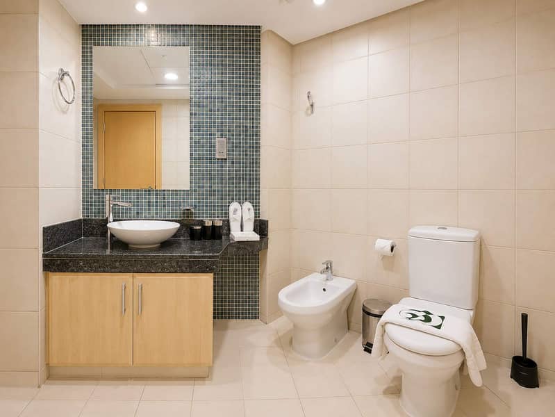 18 Newly Renovated Spacious Beachfront 2 Bed in Palm Jumeirah