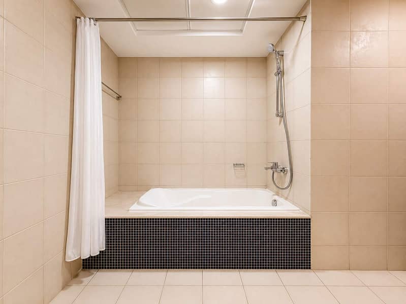 19 Newly Renovated Spacious Beachfront 2 Bed in Palm Jumeirah