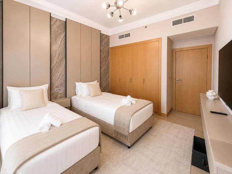 21 Newly Renovated Spacious Beachfront 2 Bed in Palm Jumeirah